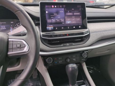 Certified 2022 Jeep Compass Latitude image 27