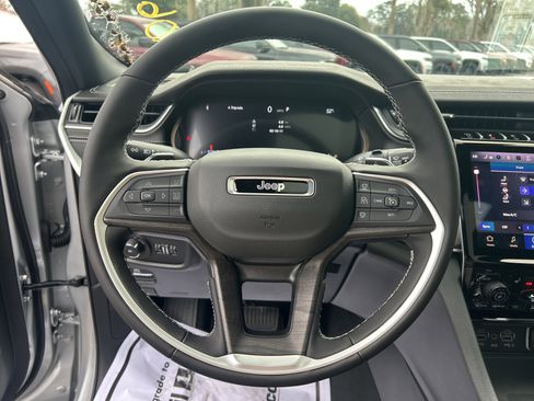New 2025 Jeep Grand Cherokee L Limited w/ Luxury Tech Group II image 17