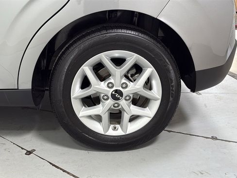 Used 2025 Kia Soul LX w/ LX Technology Package image 23