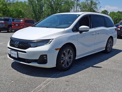 Certified 2025 Honda Odyssey Touring image 3
