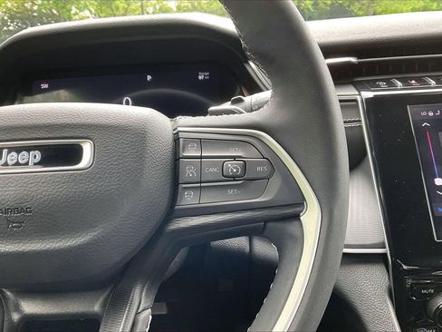 Used 2023 Jeep Grand Cherokee Altitude AWD/4WD image 30