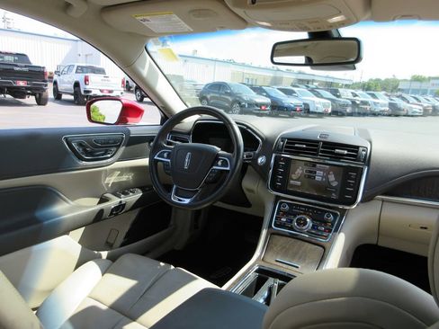 Used 2019 Lincoln Continental Select FWD image 24