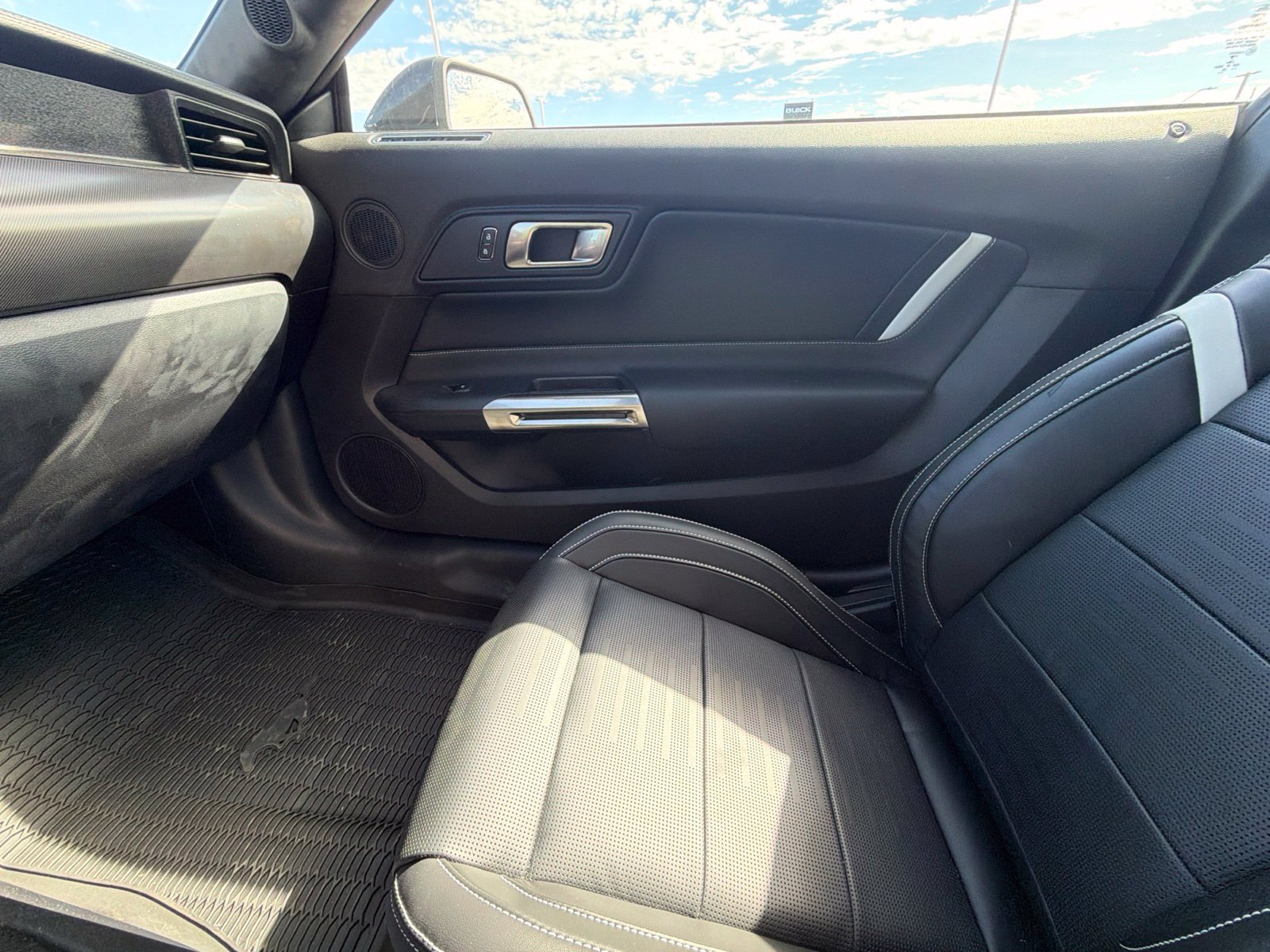 Used 2022 Ford Mustang Shelby GT500 w/ Technology Package RWD image 10