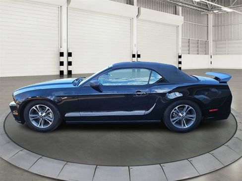 Used 2014 Ford Mustang Convertible image 1