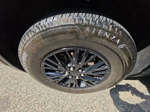 Used 2024 Chevrolet Traverse LT w/ Enhanced Driving Package image 34