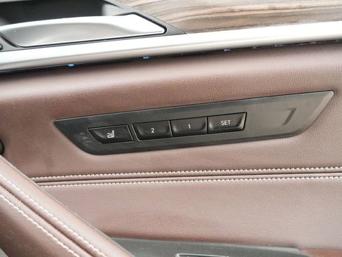 Used 2021 BMW 530e xDrive w/ Executive Package image 15