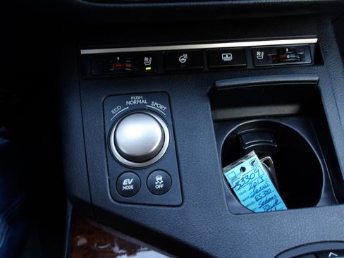 Used 2013 Lexus ES 300h image 22