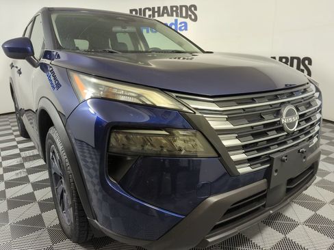 Used 2024 Nissan Rogue SV FWD image 6