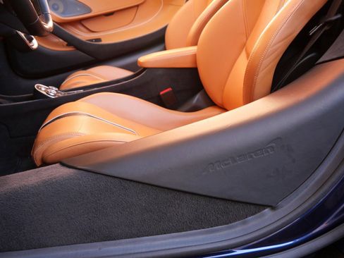 Used 2019 McLaren 570S Spider image 23