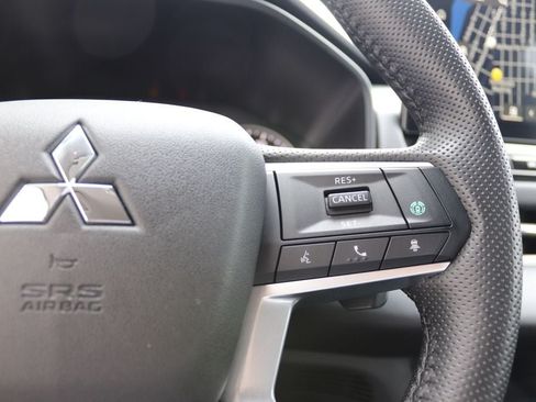 Used 2025 Mitsubishi Outlander SE AWD/4WD image 31