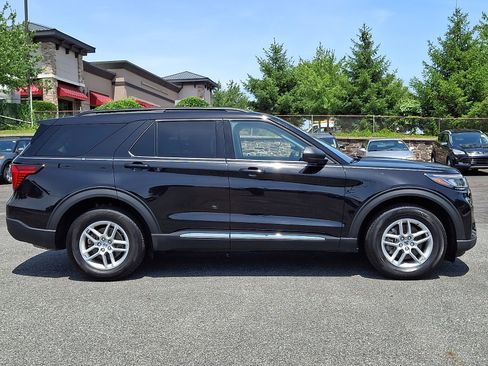 Certified 2025 Ford Explorer Active AWD/4WD image 7