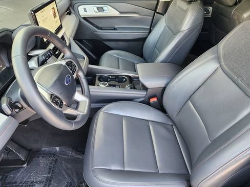 Used 2026 Ford Explorer Active w/ Active Comfort Package RWD image 4