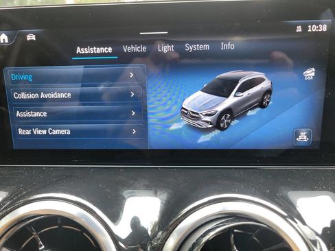 Used 2025 Mercedes-Benz GLA 250 4MATIC image 25