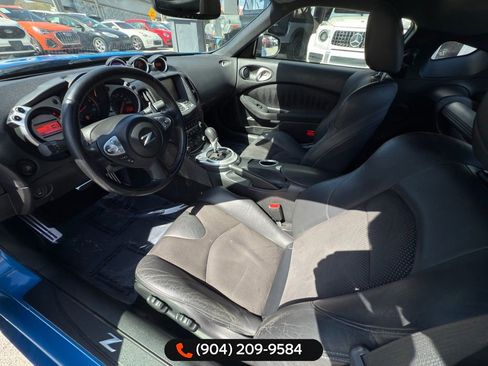 Used 2009 Nissan 370Z Touring image 22