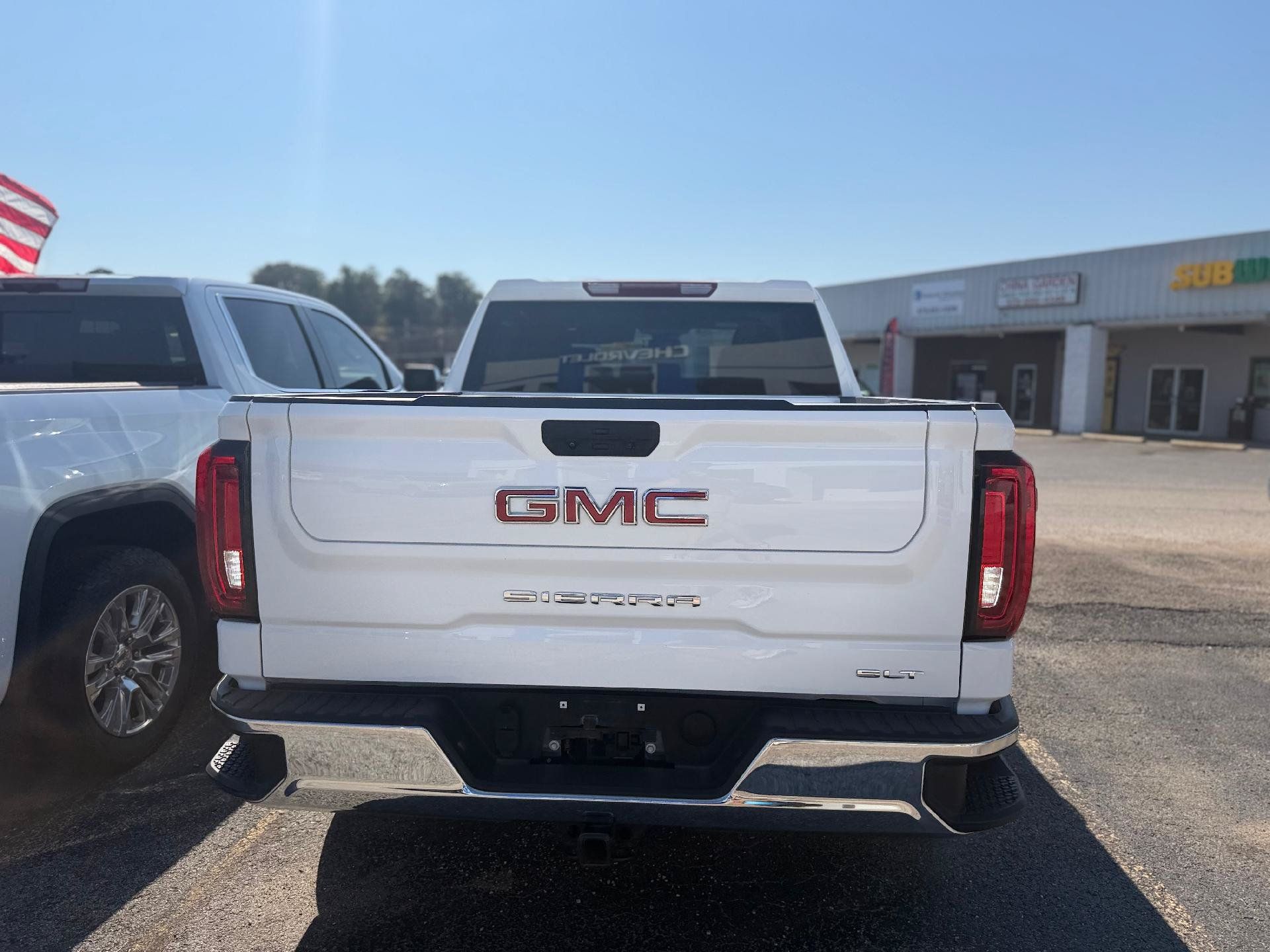 Used 2026 GMC Sierra 1500 SLT AWD/4WD image 4