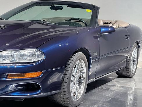Used 2002 Chevrolet Camaro Z28 w/ SS Performance/Appearance Pkg RWD image 15
