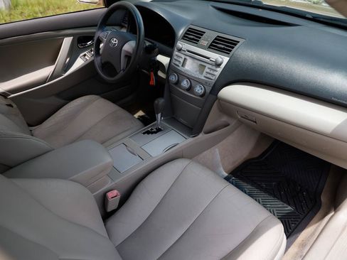 Used 2010 Toyota Camry LE FWD image 16