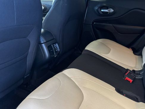 Used 2016 Jeep Cherokee 75th Anniversary FWD image 12