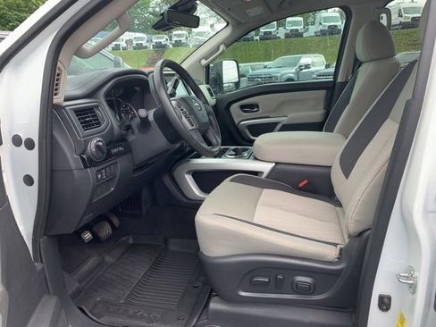 Used 2024 Nissan Titan SV w/ SV Convenience Package AWD/4WD image 23