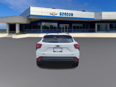 Used 2024 Chevrolet Trax RS w/ Sunroof Package FWD image 4