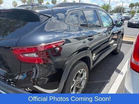 Used 2024 Chevrolet Trax LT w/ Driver Confidence Package FWD image 2