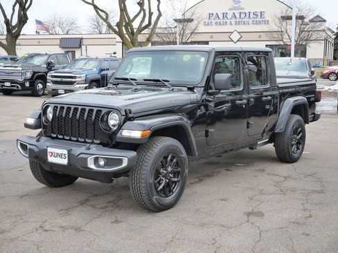 Used 2021 Jeep Gladiator Sport AWD/4WD image 7