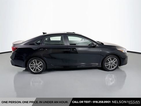Used 2024 Kia Forte GT-Line w/ GT-Line Premium Package FWD image 4