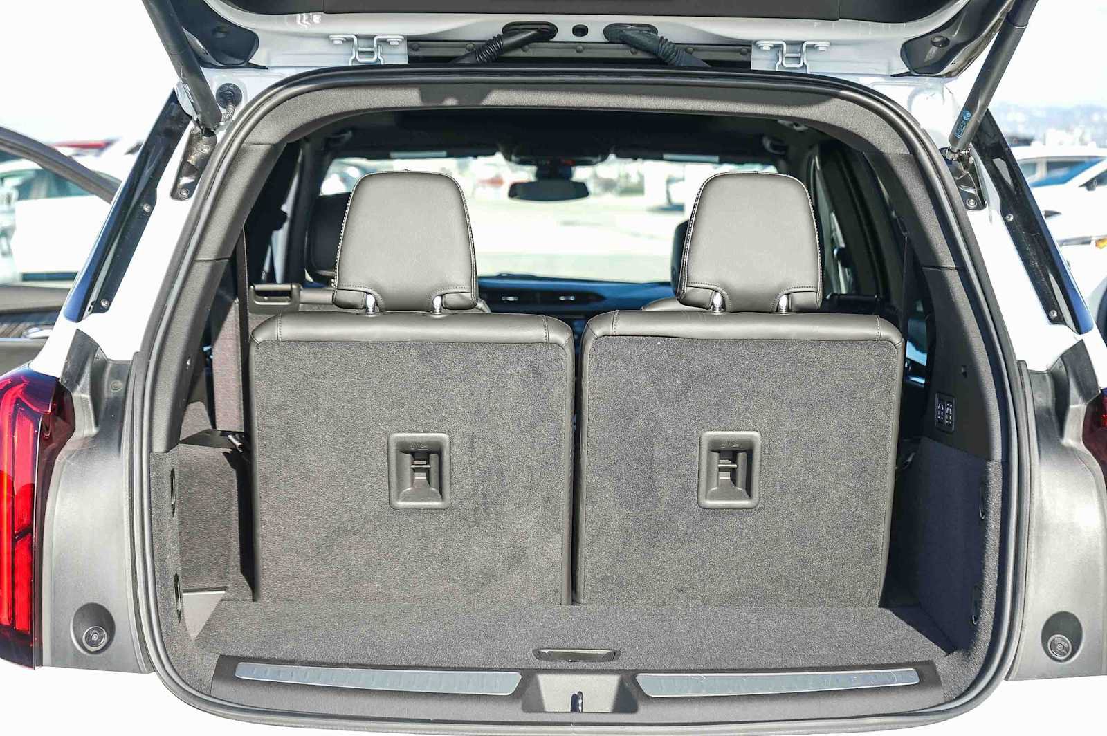Used 2025 Cadillac XT6 Premium Luxury FWD image 24