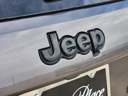 Used 2019 Jeep Grand Cherokee Altitude image 11