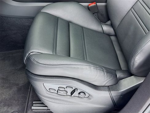 Certified 2024 Porsche Cayenne Coupe image 13