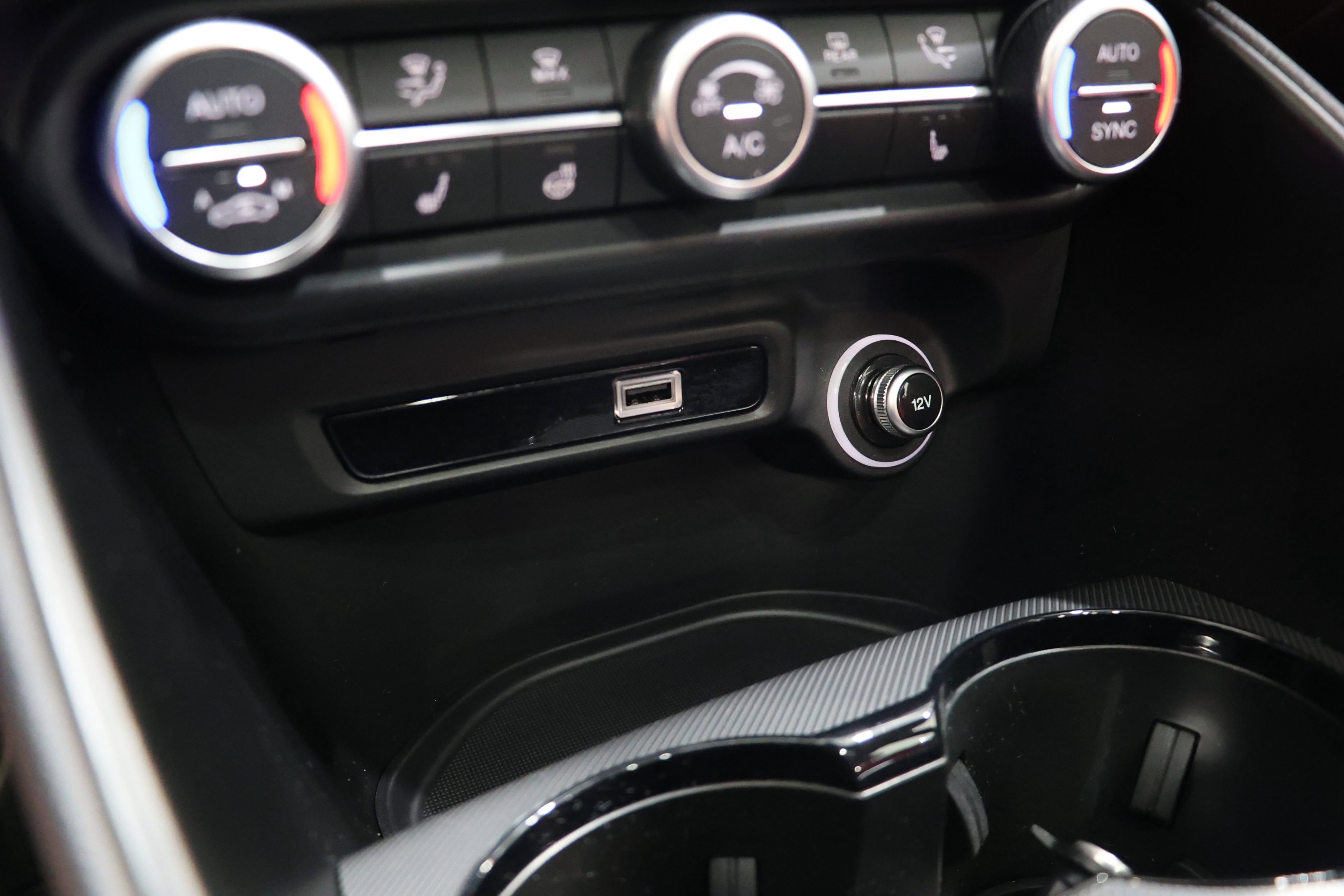 Certified 2024 Alfa Romeo Giulia Veloce AWD/4WD image 26
