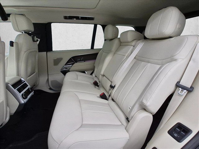 New 2026 Land Rover Range Rover Long Wheelbase SE AWD/4WD image 16