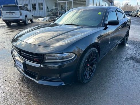 Used 2015 Dodge Charger R/T w/ Plus Group RWD image 9
