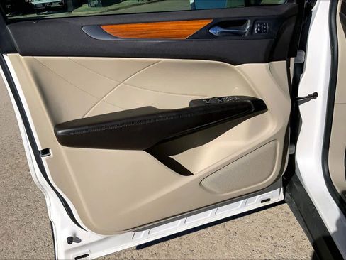 Used 2018 Lincoln MKC Select w/ Select Plus Package image 21