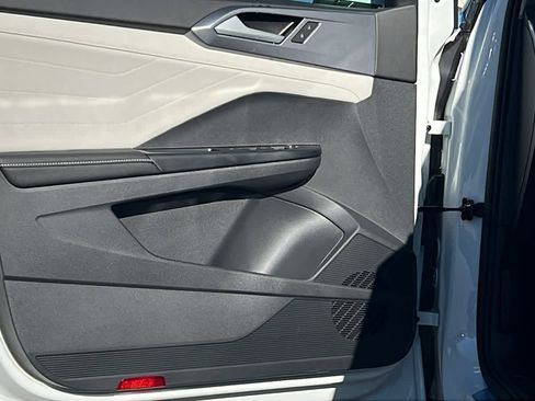 New 2026 Volkswagen Taos SEL image 23