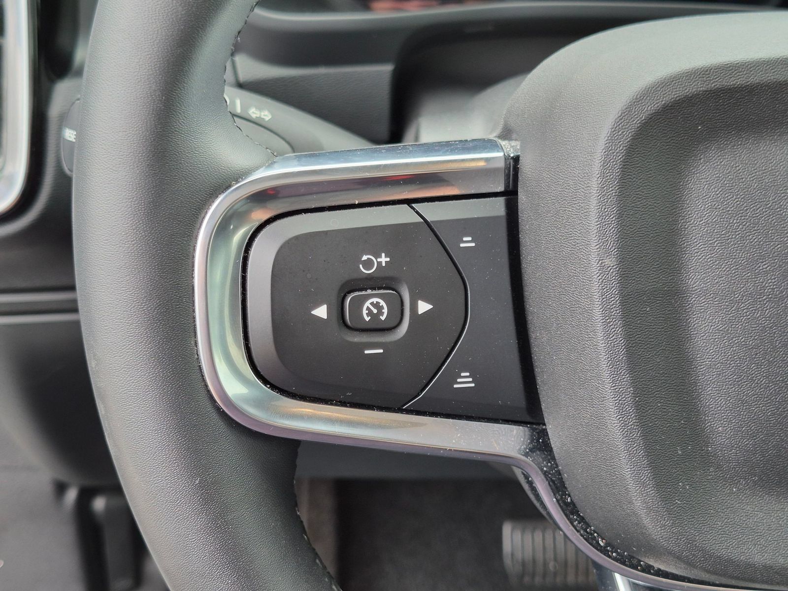 Used 2023 Volvo C40 P8 Recharge Ultimate w/ Protection Package Premier AWD/4WD image 18