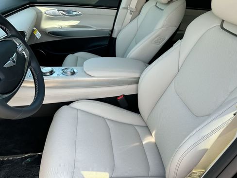 Used 2025 Genesis GV70 2.5T AWD/4WD image 19