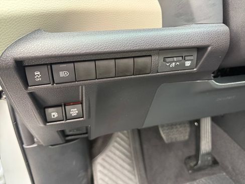 Used 2026 Toyota Sienna Limited AWD/4WD image 37