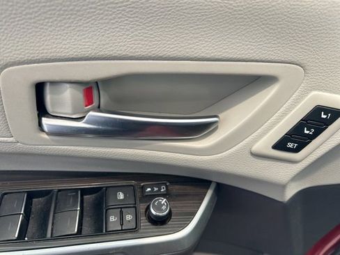 Used 2021 Toyota Sienna Limited image 9