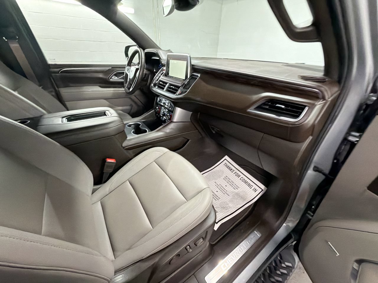 Used 2024 Chevrolet Tahoe Z71 w/ Luxury Package AWD/4WD image 29