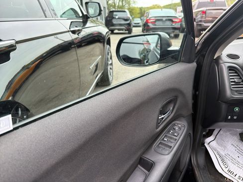 Used 2022 Honda HR-V LX image 14