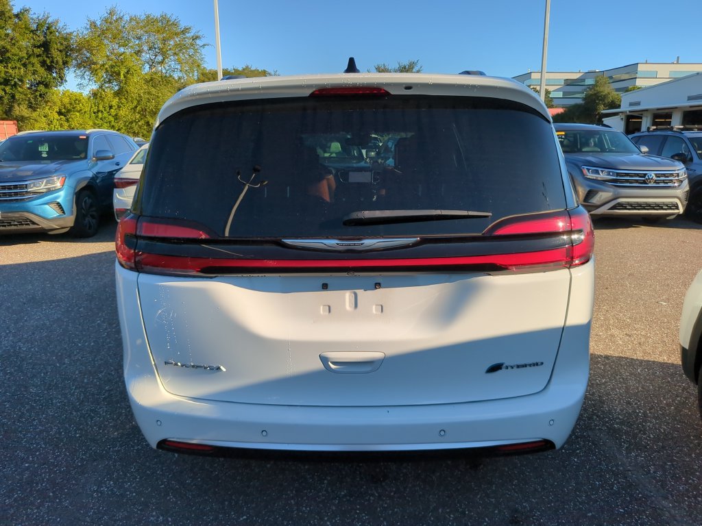Used 2024 Chrysler Pacifica Pinnacle FWD image 4