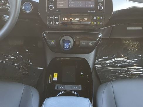 Used 2021 Toyota Prius XLE image 18
