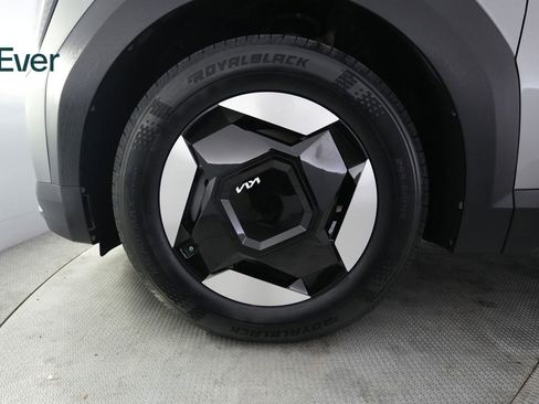 Used 2024 Kia EV9 Light Long Range RWD image 19
