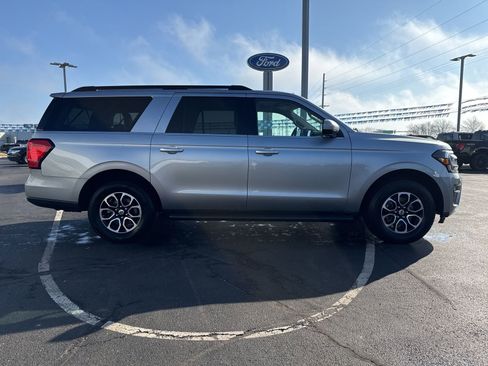 Used 2024 Ford Expedition Max XLT image 4
