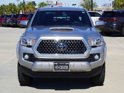 Used 2019 Toyota Tacoma TRD Sport w/ Technology Package image 2