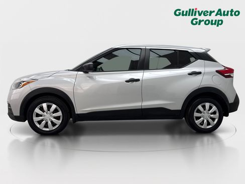 Used 2020 Nissan Kicks S FWD image 3