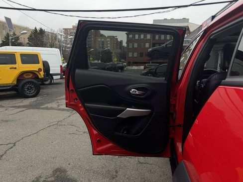 Used 2017 Jeep Cherokee Trailhawk image 14