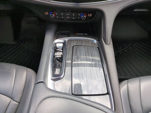 Used 2022 Buick Enclave Premium AWD/4WD image 22