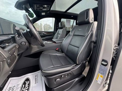Used 2023 Cadillac Escalade Premium Luxury image 18